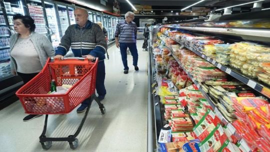 Según el Indec, los salarios subieron más que la inflación en noviembre