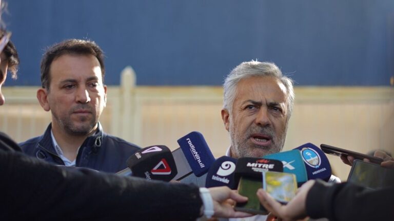 Mendoza: la oposición presiona a Alfredo Cornejo para suspender las PASO