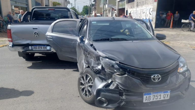 Lomas del Mirador: roban 10 millones de pesos en violenta salidera bancaria