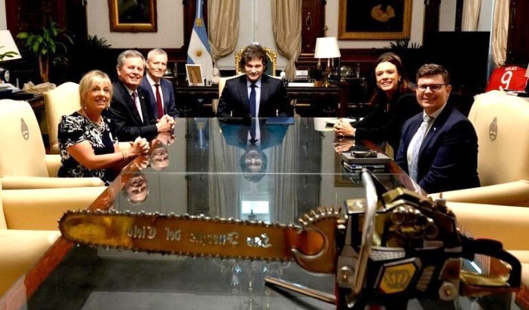 En medio del escándalo, Milei se reunió con un criptosenador de EEUU cercano a Trump