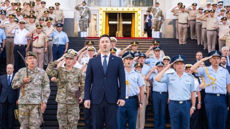 Salarios: el Gobierno confirmó aumento de sueldo para las Fuerzas Armadas y la Policía Naval