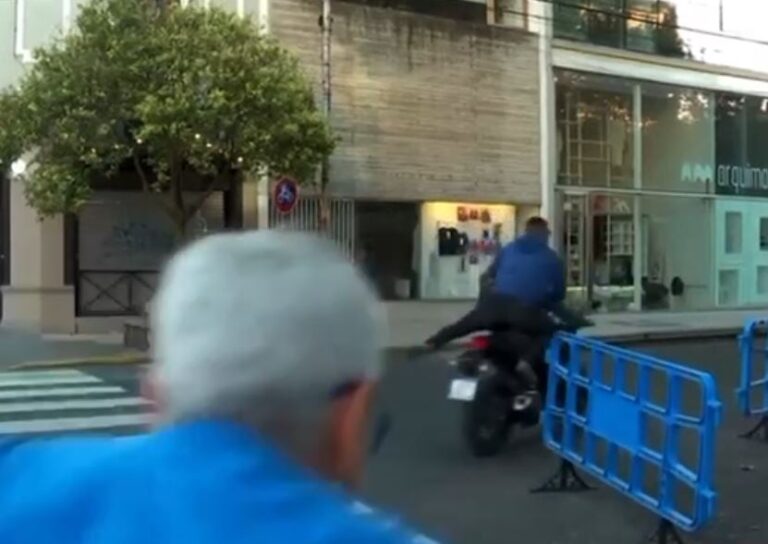 Le robaron a un camarógrafo del canal Todo Noticias en Palermo y todo quedó grabado
