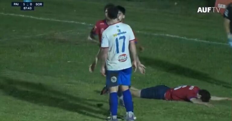 Video: la brutal trompada de nocaut en el fútbol uruguayo