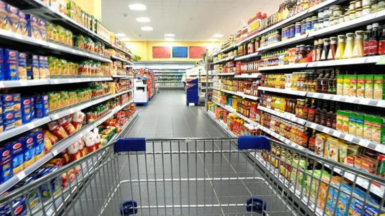 En febrero cayó el 9,8% del consumo masivo y lleva 15 meses seguidos de retracción