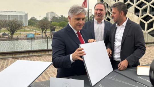 Llaryora celebró la instalación de 873 antenas Starlink en escuelas rurales: «Objetivo cumplido!»