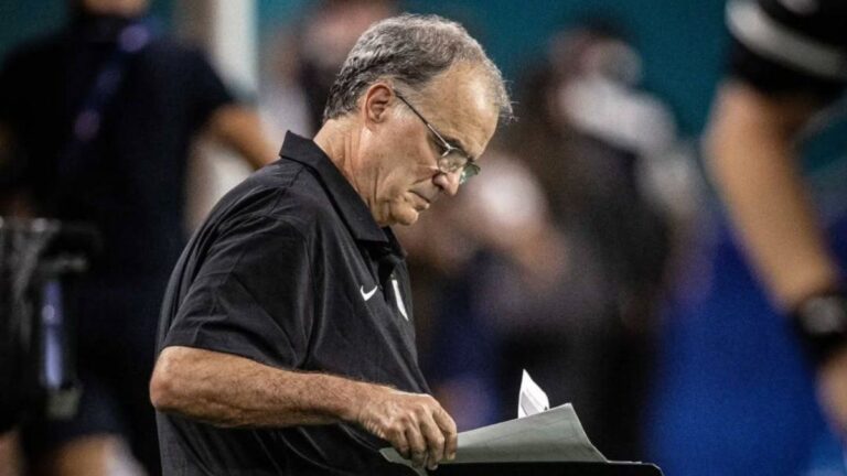 Uruguay en crisis: Marcelo Bielsa desafectó a cuatro jugadores y la tensión aumenta