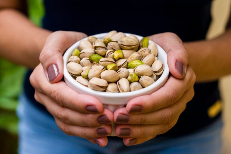 El fruto seco rico en vitamina C que reduce el colesterol malo y retrasa el daño celular