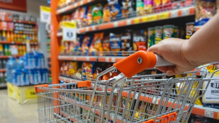 El consumo masivo sufre su mayor desplome en dos décadas: marzo cayó un 5,4%