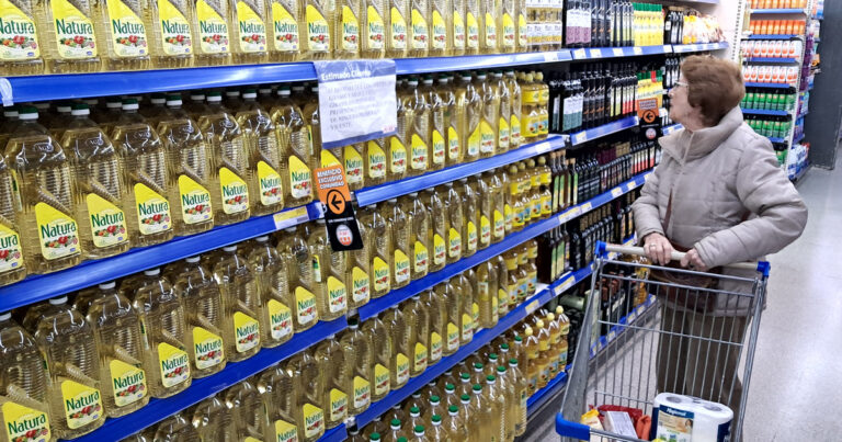 Llegan aumentos de precios a las góndolas, pero los supermercados se resisten a aplicarlos