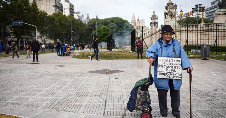 La mitad de los jubilados sin moratoria cobran menos de 2 haberes mínimos