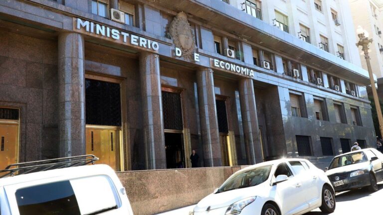 Ajuste fiscal: Luis Caputo confirmó que en mayo hubo un superávit financiero de $662.123 millones
