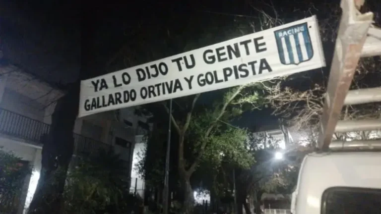 Aparecieron pasacalles en Racing por la salida de Maxi Salas a River: «No todo es $$»