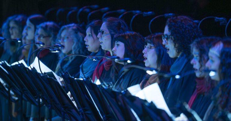 La música mística se apropió del Teatro Colón
