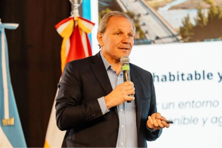 Otro golpe al sentido común: De Rivas blanquea a los trapitos en Río Cuarto