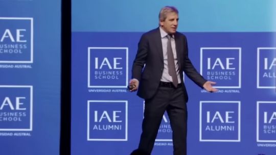 Comprá, no te la pierdas campeón, dijo Luis Caputo en pleno debate sobre el dólar barato