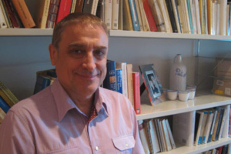 Un ‘especialista en violencia de género’ fue acusado de al menos 14 abusos sexuales