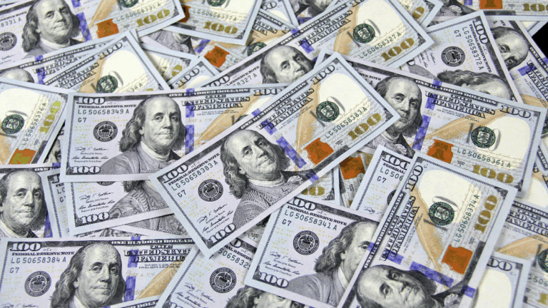 Tus dólares podrían perder su valor: el lugar de tu casa en el que debes evitar guardar los billetes