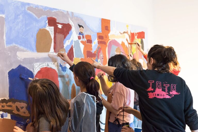 De zombis de arcilla a dinosaurios de plastilina: talleres creativos para meter la manos en la masa