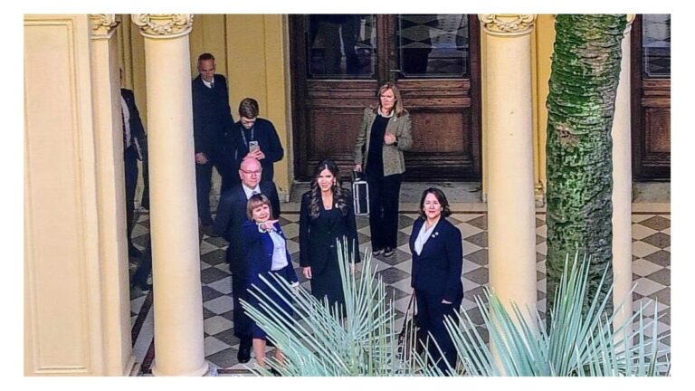 Javier Milei recibe a la Secretaria de Seguridad de EEUU: anunciarán el ingreso al programa de exención de visa