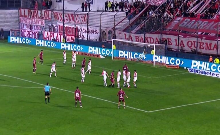 Lanús dejó en el camino a Huracán, que no tuvo nada de lo que mostró contra Boca, y sigue en la Copa Argentina