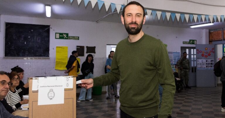 Nueva encuesta y dato incómodo: un camporista, el intendente con peor imagen del Conurbano
