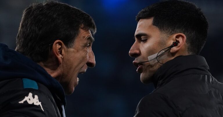 Tigre festejó en el Cilindro ante un Racing que terminó caliente con el árbitro y Costas se fue expulsado