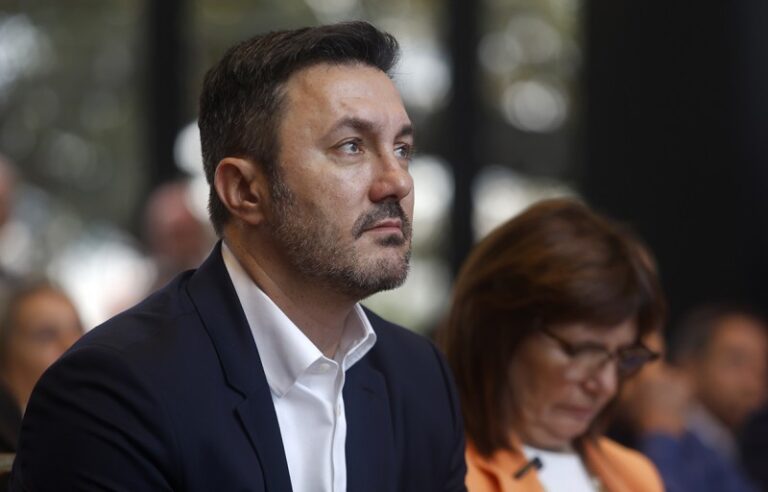 Los militares amenazan a Petri con protestas por la crisis de la obra social