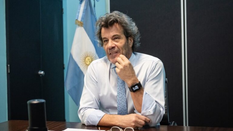 En vez de investigarlo, el titular de la UIF designado por Caputo denuncia a los que filtraron que recibió 800 mil dólares