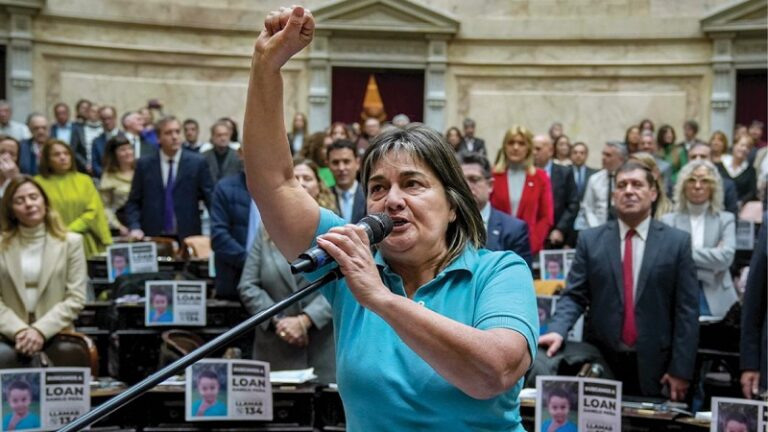 Mónica Schlotthauer, una trabajadora ferroviaria a la legislatura bonaerense con el FIT-U