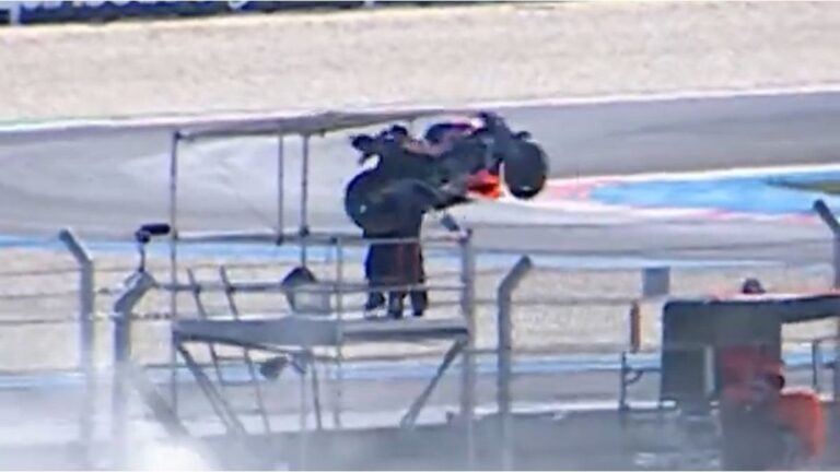 Grave accidente en el MotoGP en Hungría: Pedro Acosta se salió de control, su moto voló por el aire e impactó en un camarógrafo