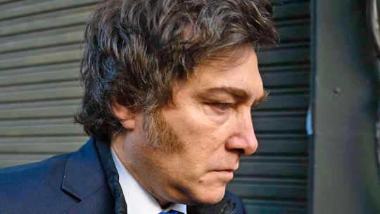 El eco de viejos pactos y un Milei golpeado