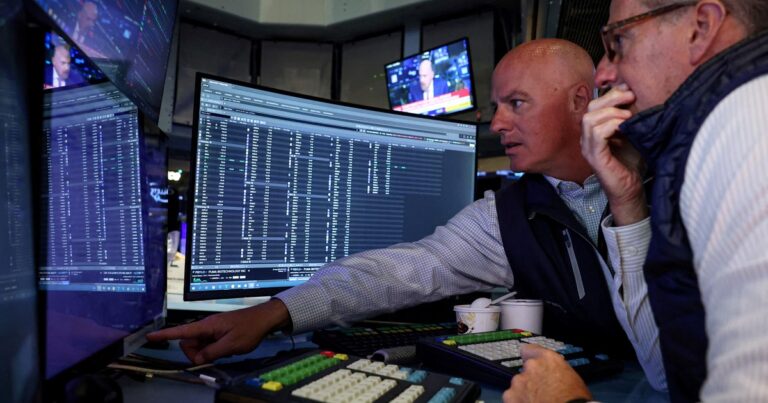 Tras el anuncio de la intervención sobre el dólar, los bonos argentinos se hunden casi 3%