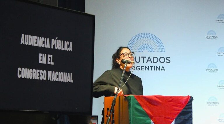 Alegría y triunfo. El STJ de La Pampa confirmó la absolución definitiva de la docente Ana Contreras