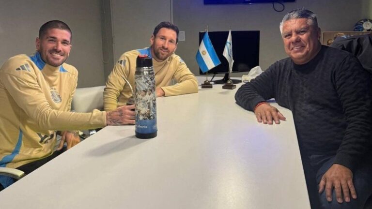 El «mate sagrado»: Messi, Tapia y De Paul repitieron la cábala antes de las Eliminatorias