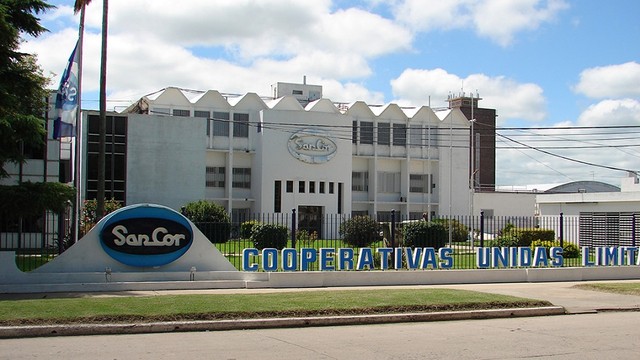 Piden la quiebra de gigante lácteo por deber miles de millones a acreedores y empleados