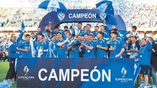 Vélez no para: le ganó con solidez a Central Córdoba y sumó una estrella