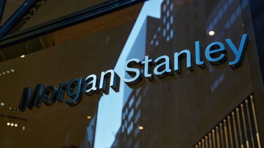 Morgan Stanley cierra su recomendación sobre comprar activos argentinos tras la derrota de Javier Milei