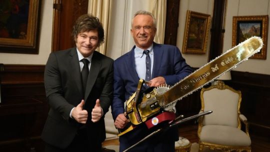 En medio del escándalo de las coimas en ANDIS, Javier Milei gastará USD 72 M en vacunas Covid que casi nadie se aplica