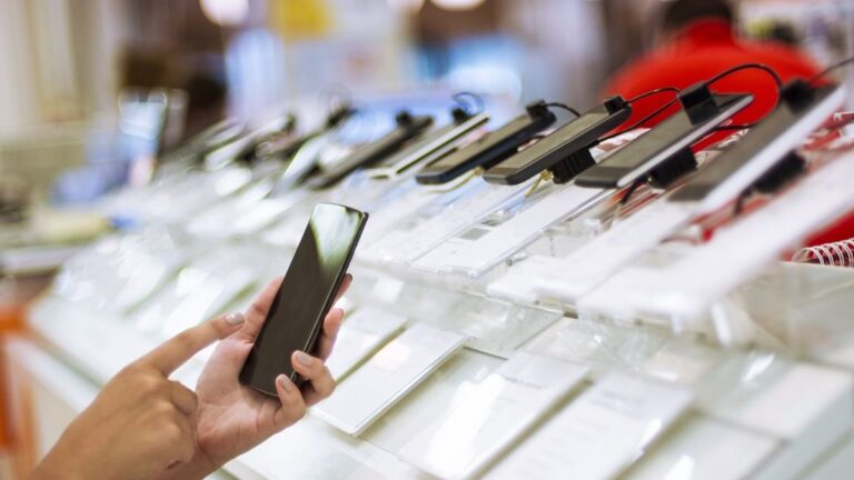 Estos dos supermercados venden celulares a partir de $169.000: hasta cuándo se mantiene la oferta