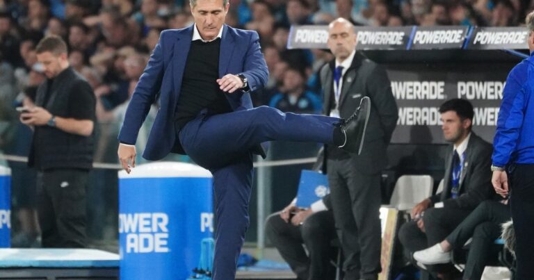 La ironía de Guillermo Barros Schelotto tras los dos goles anulados a Vélez en la serie vs Racing por la Libertadores: «Eficacia tuvimos»