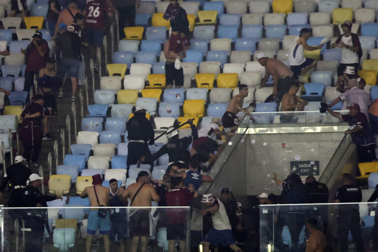 Los hinchas de Lanús también fueron apaleados en Brasil