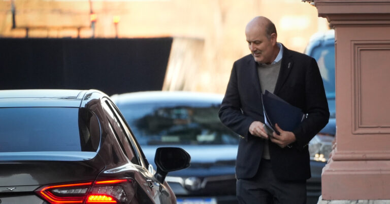 Sturzenegger comparó a los viñateros de Mendoza con el «Chiqui» Tapia por oponerse a una regulación: «Hay que pegarle al chancho para que aparezca el dueño»