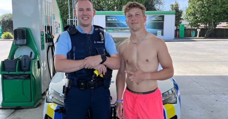 Un piloto de Fórmula 1 fue detenido por la Policía… para sacarse fotos