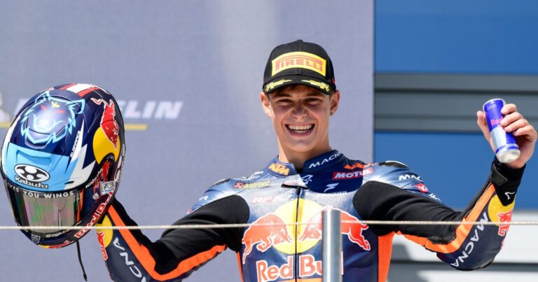 Valentín Perrone, el argentino que acelera a fondo en el Gran Circo del motociclismo mundial: del disfrute de «bailar con la moto» al «miedo interior»