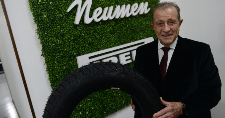 Javier Milei y sus medidas, EN VIVO: «Señor Lengua Floja», el apodo que el Presidente le puso al empresario que se sinceró sobre el alto precio de los neumáticos